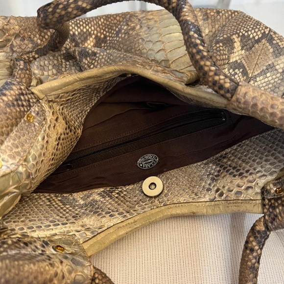 Handbag - Picture 2 of 14